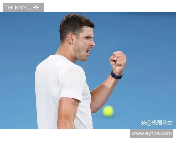 外国足球明星在热带海滩上展开激战，激情四溢的夏日对决引发热议